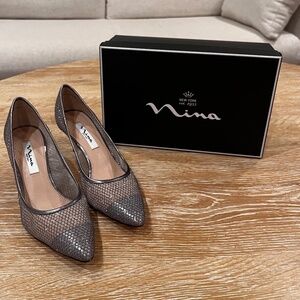 Nina New York Niley Silver/Gunmetal Mesh Pointed-Toe Heels Women's Size 8.5